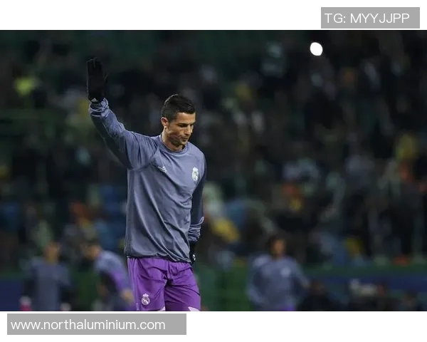 足球巨星成长轨迹全景呈现从青涩少年到世界顶级球员的奋斗历程